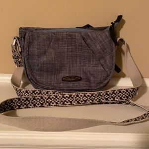 Keen crossbody